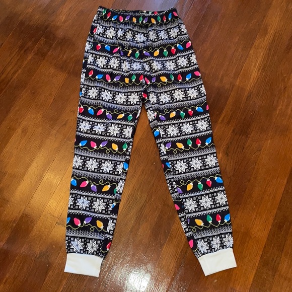 NWT Matching Family Christmas Light Pajama Set Women’s Size Small - Picture 8 of 11